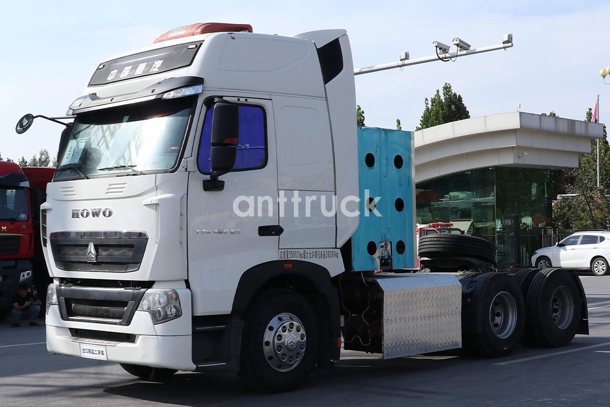 The Sinotruk HOWO NX 6X4 CNG Tractor Is 
