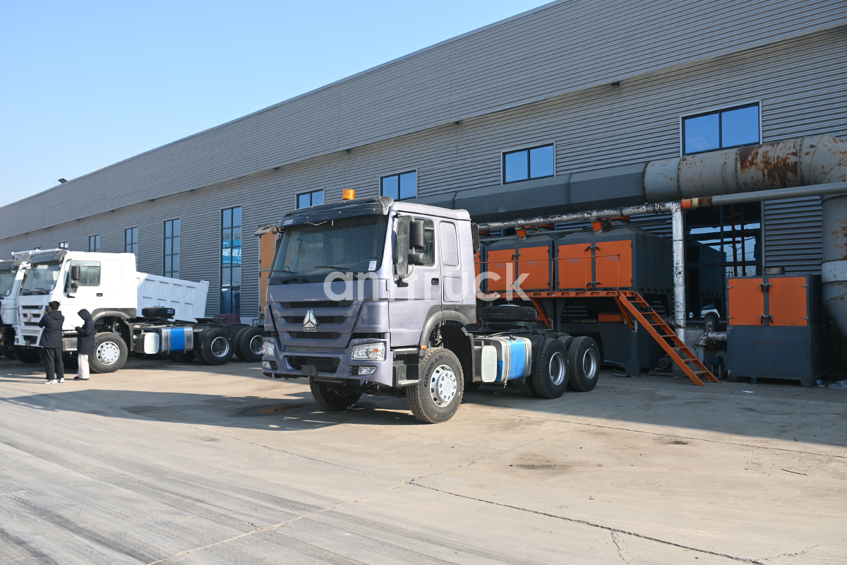 The HOWO-7 6X4 Tractor Of