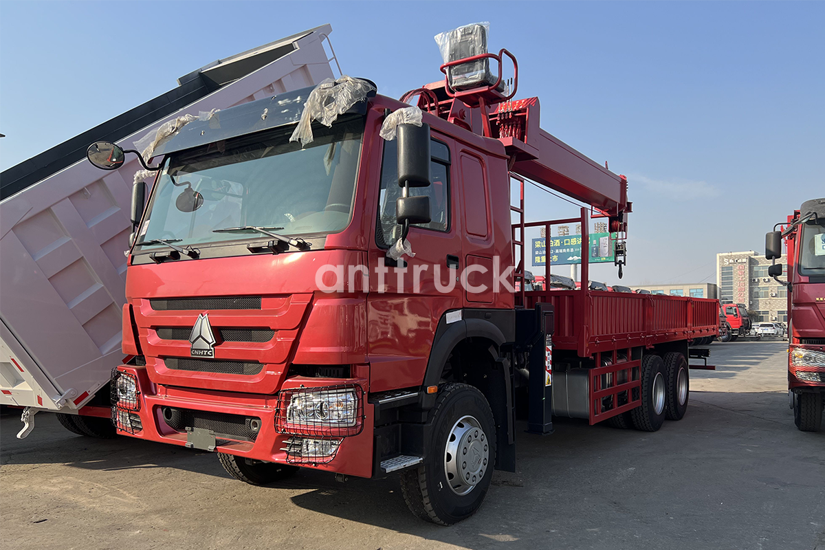 The HOWO-7 6X4 Crane Truck Is Design for