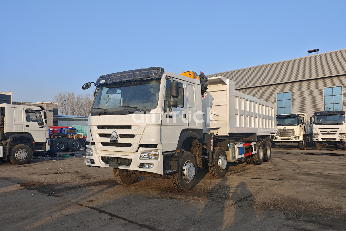 The HOWO-7 8X4 Folding Ar