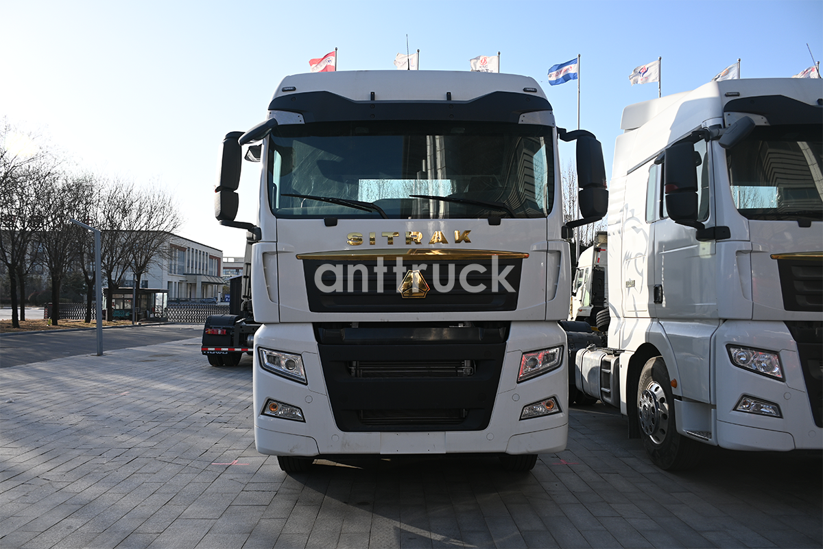 Тракторный грузовик Sitrak C7H 4X2 специально разр