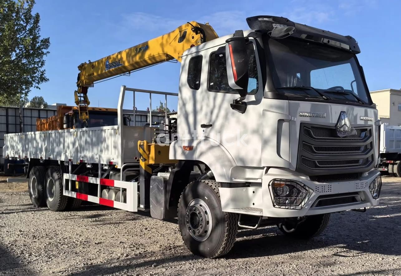 The HOWO NX 6X4 Crane Tru