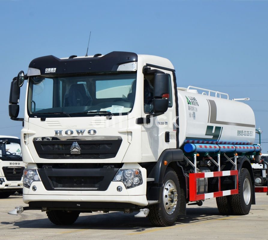 The HOWO 4X2 Water Tanker