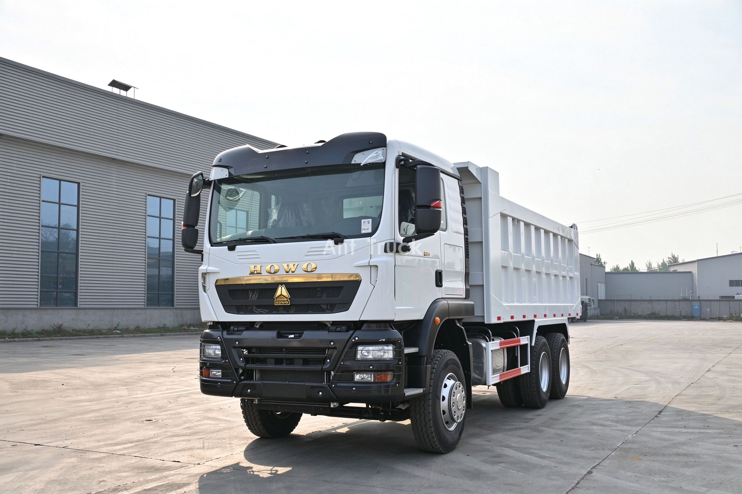 White SINOTRUK HOWO TX 6×